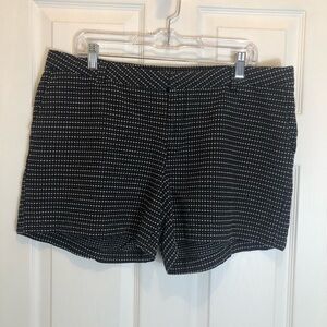 Liz Claiborne Petite Black and White Shorts. Size 16P